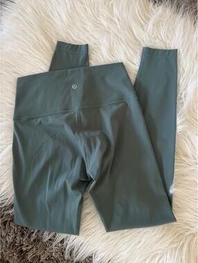 Lululemon wunder under size 6 full length